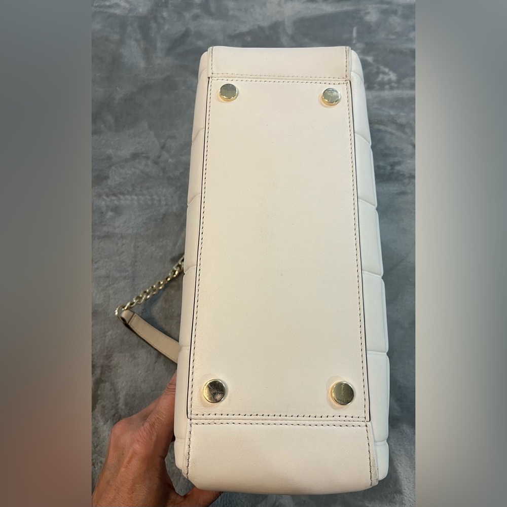Michael Kors Leather Susan Cream w/ Gold Hardware Medium Quilted Tote B… - Picture 10 of 16